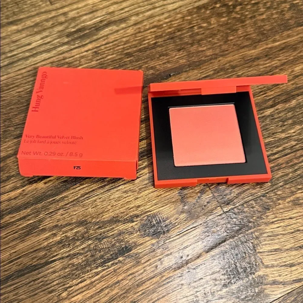 HUNG VANNGO BEAUTY Very Beautiful Matte Velvet Blush